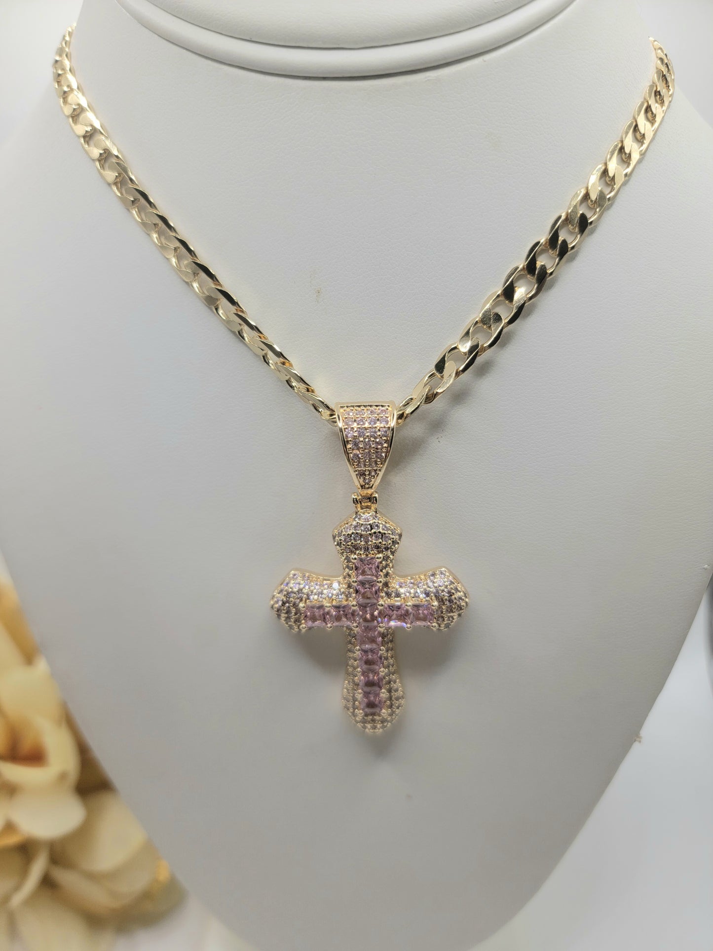 Cuba con Cruz Rosa de Vidrio Laminado de Oro 14k Alta Calidad. Cadena de 20cm