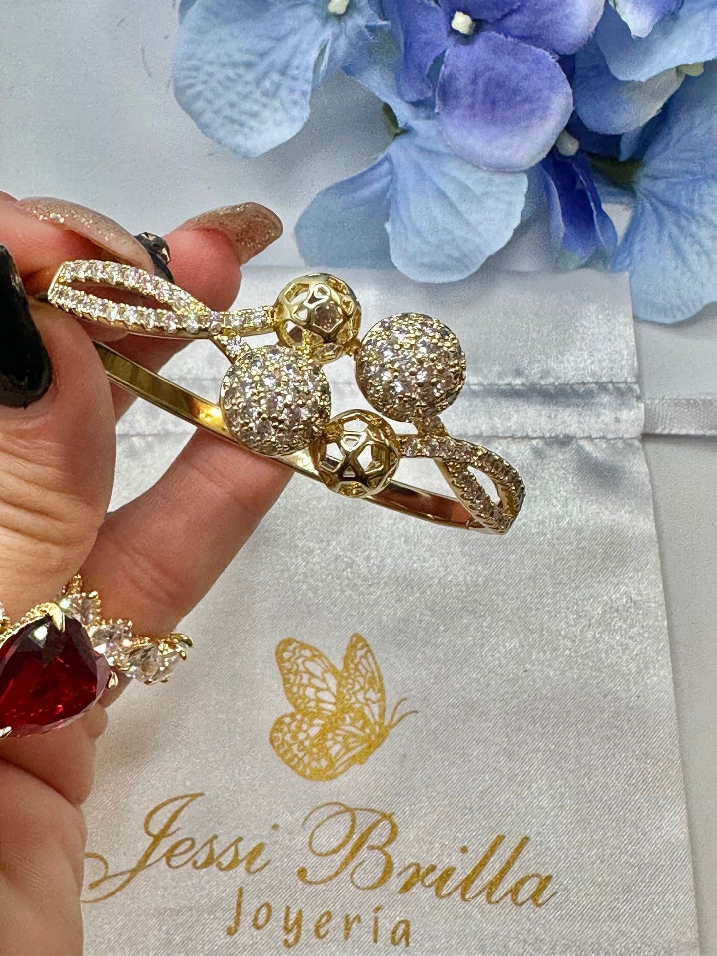 Magnetized Ball Bracelet