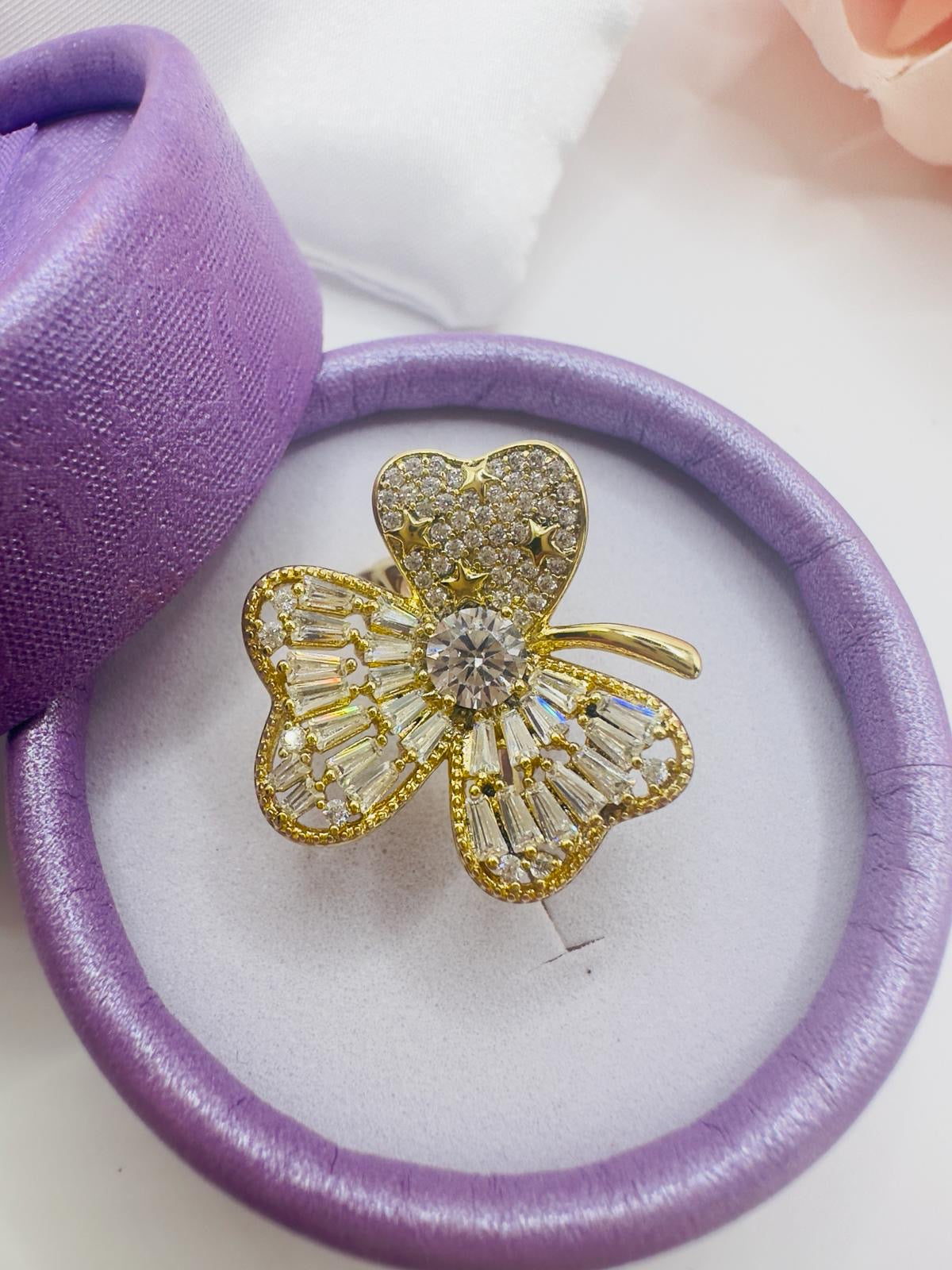 Crushed Glass Clover Ring