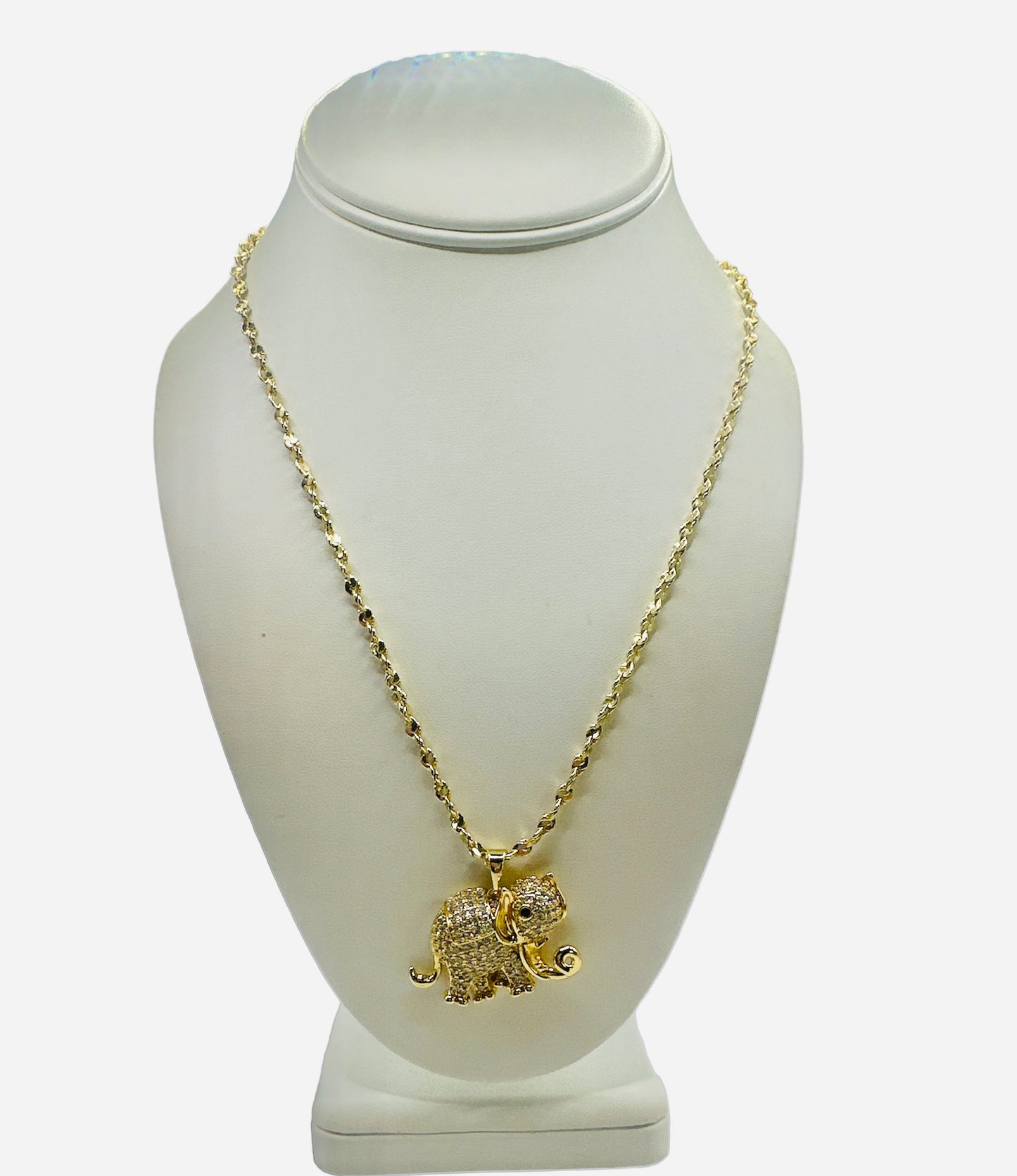 Cadena con elefante