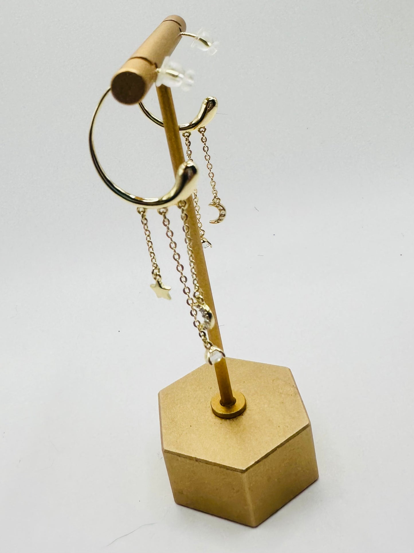 Oval earrings with stars