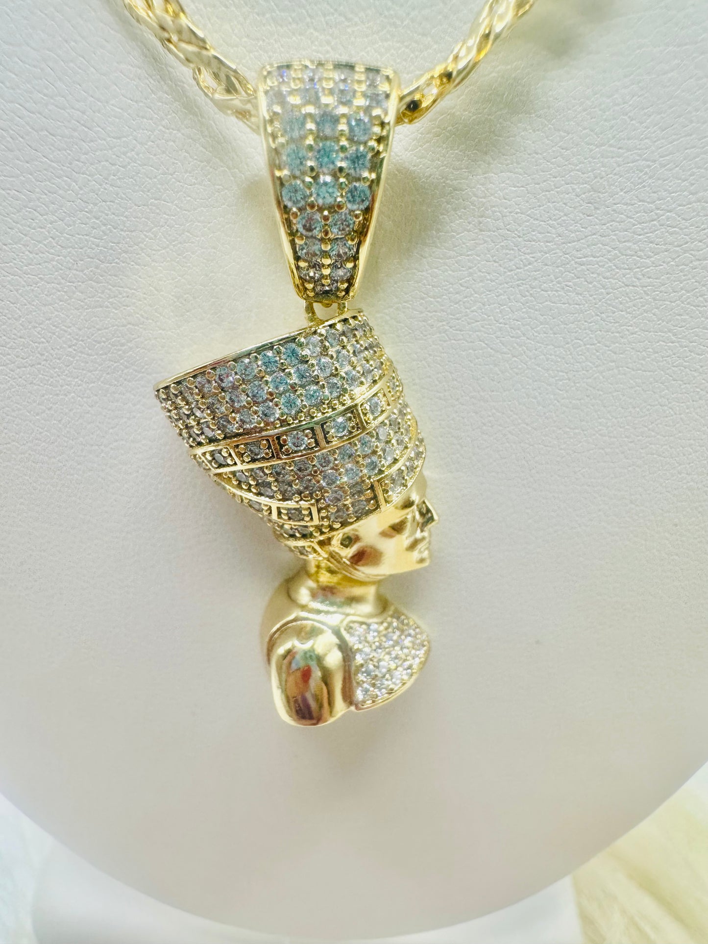 Nefertiti en Cadena Española | 18inch