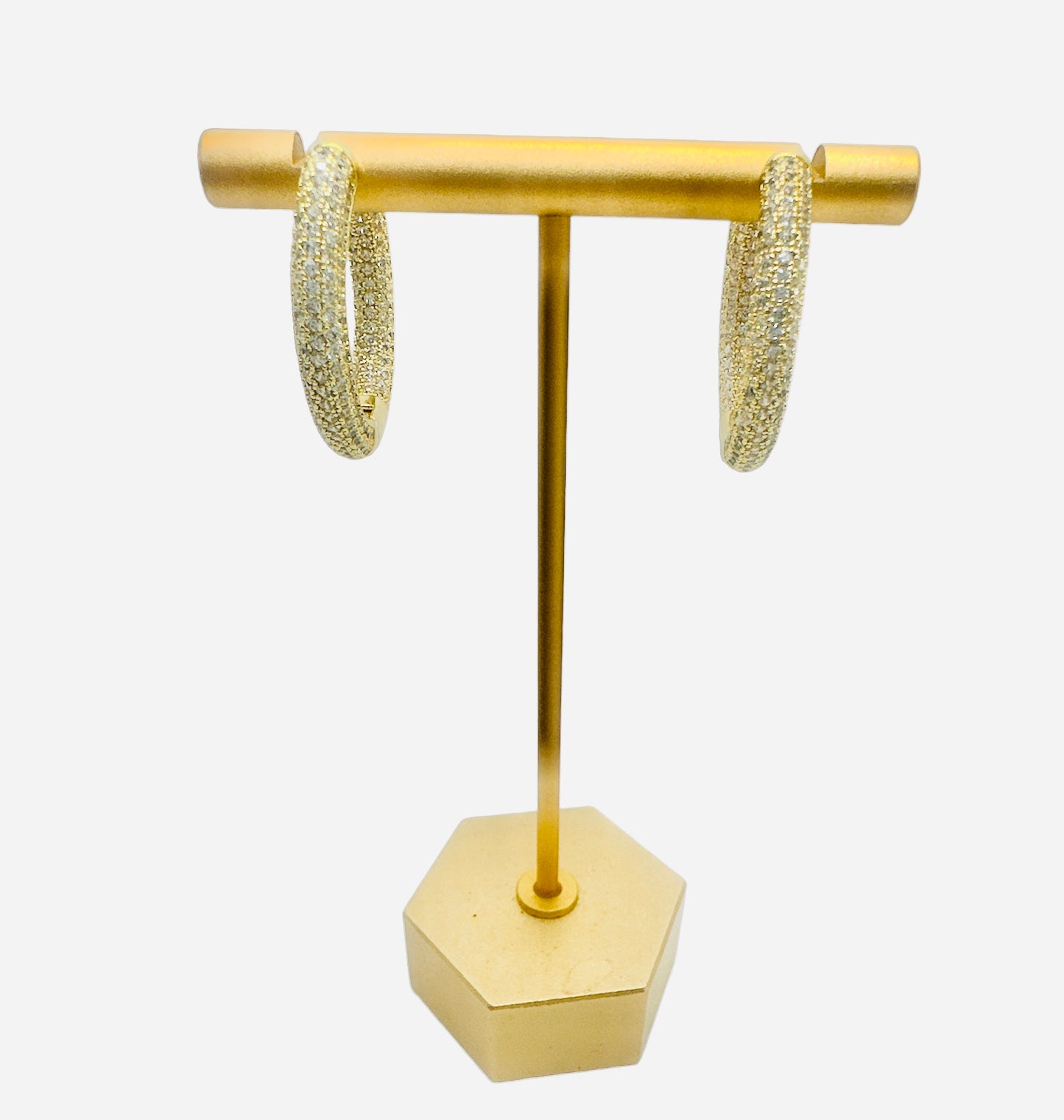 Arts with diamond-set zirconia