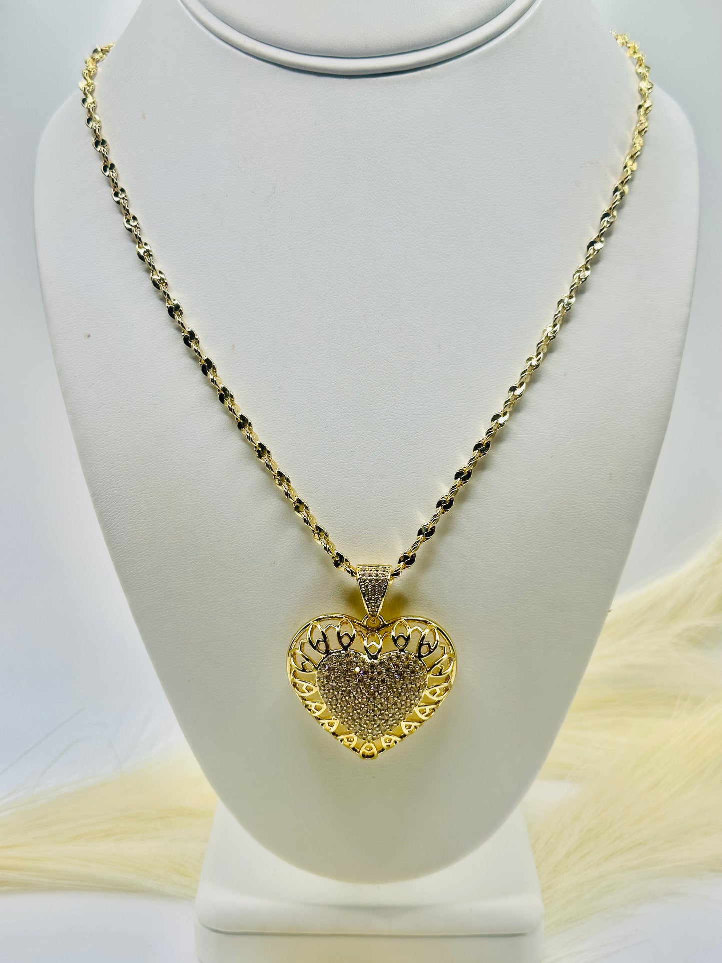 Heart-shaped Twisted Fabric | 14k Laminated