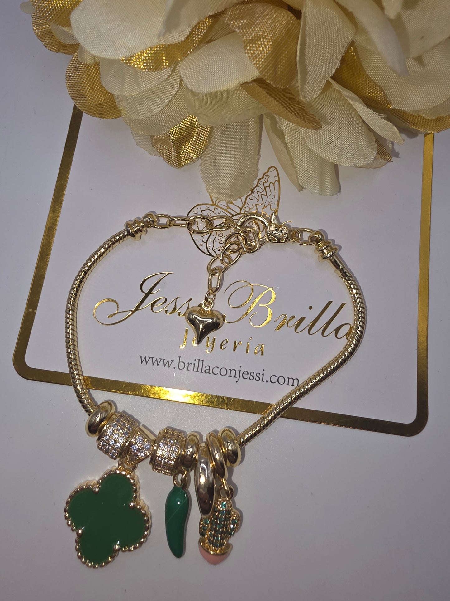 Pandora de Trébol Verde y dijes de protección