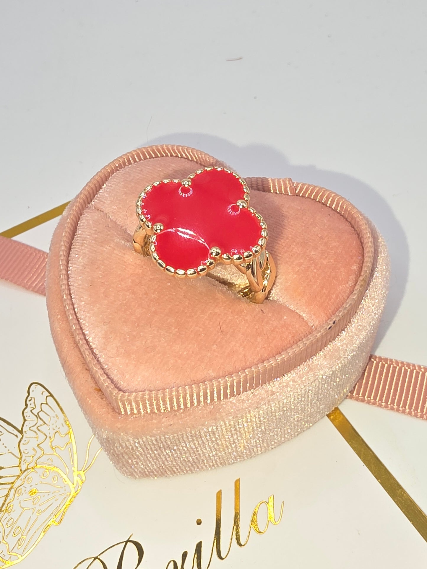 Anillo de Trébol Rojo