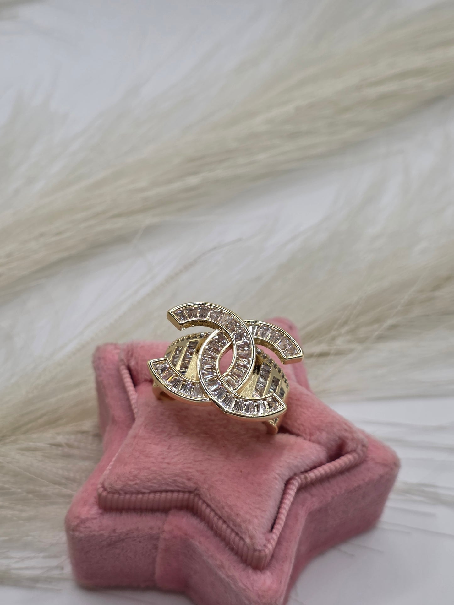 Anillo Chanel en Vidrio Rosa