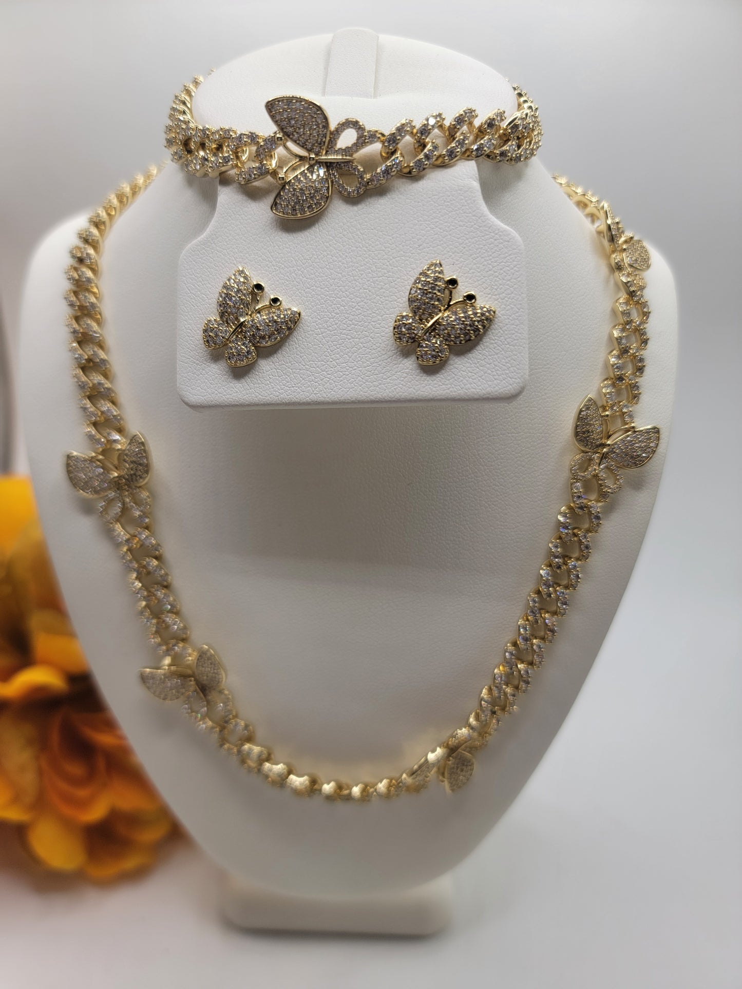 Set de Mariposa adimantada en ciroconia Laminado 14k / cadena 18inch pulsera 7.5 inch