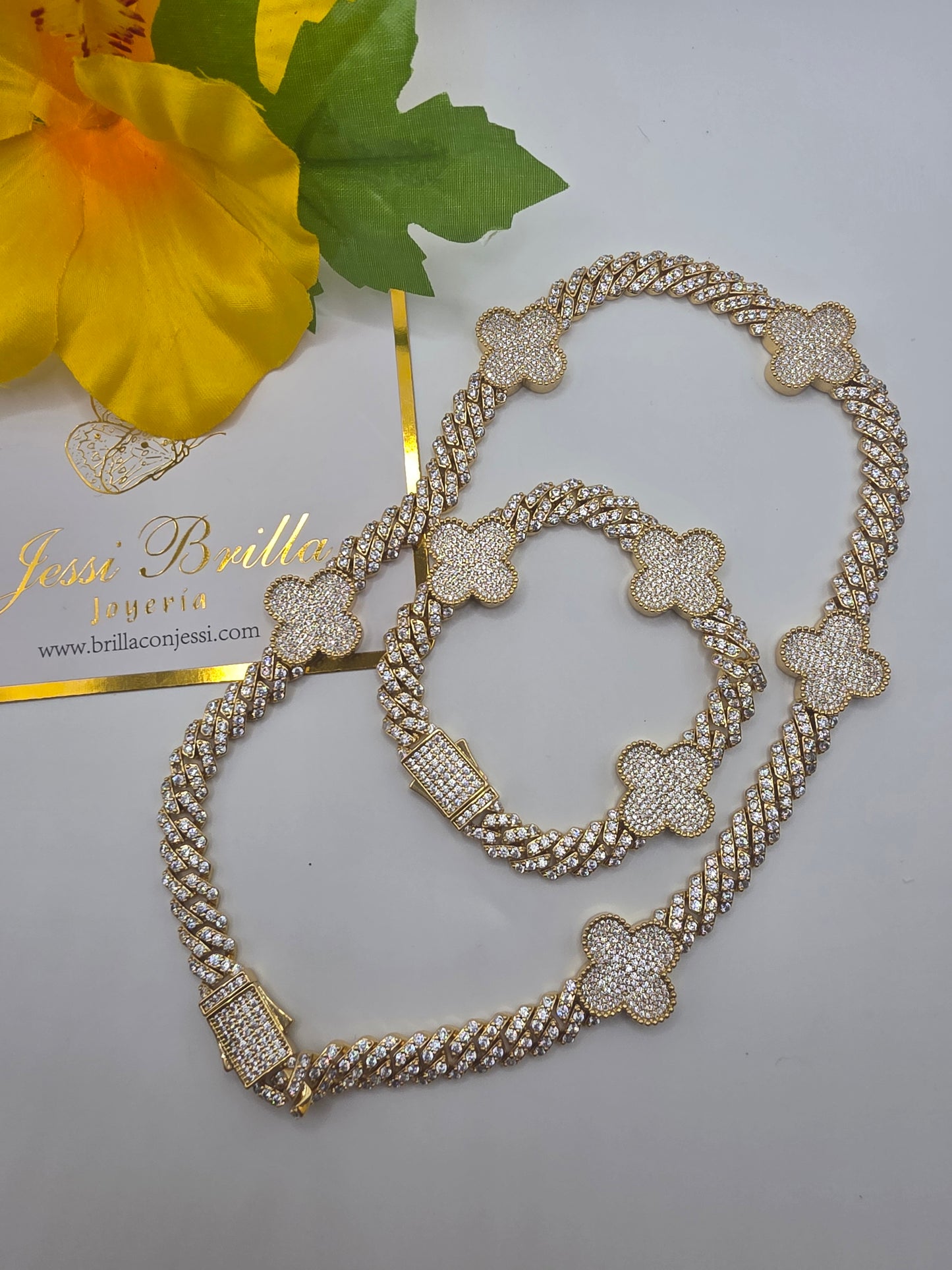 Clover chain in Monaco diamond-cut in real glass