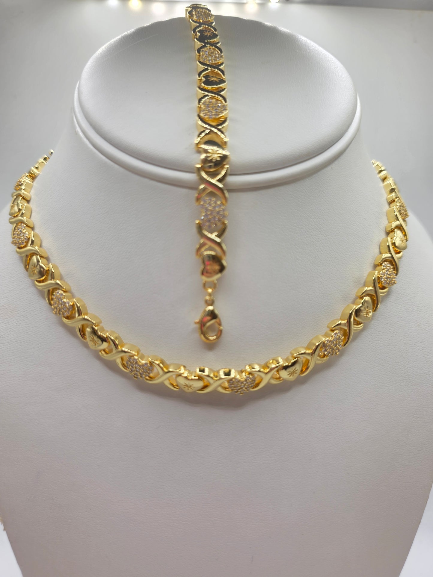 Set de Corazones Cleopatra 18inch con extensión / Laminado Oro 14k Alta Calidad