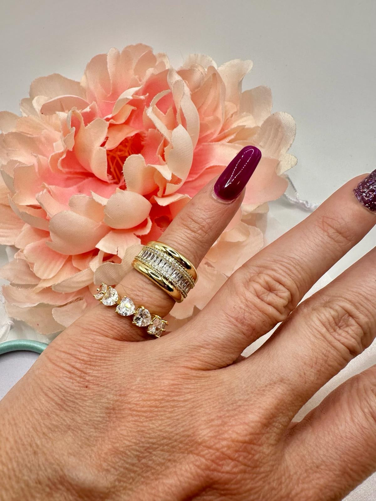 Anillo con vidrio encrustado
