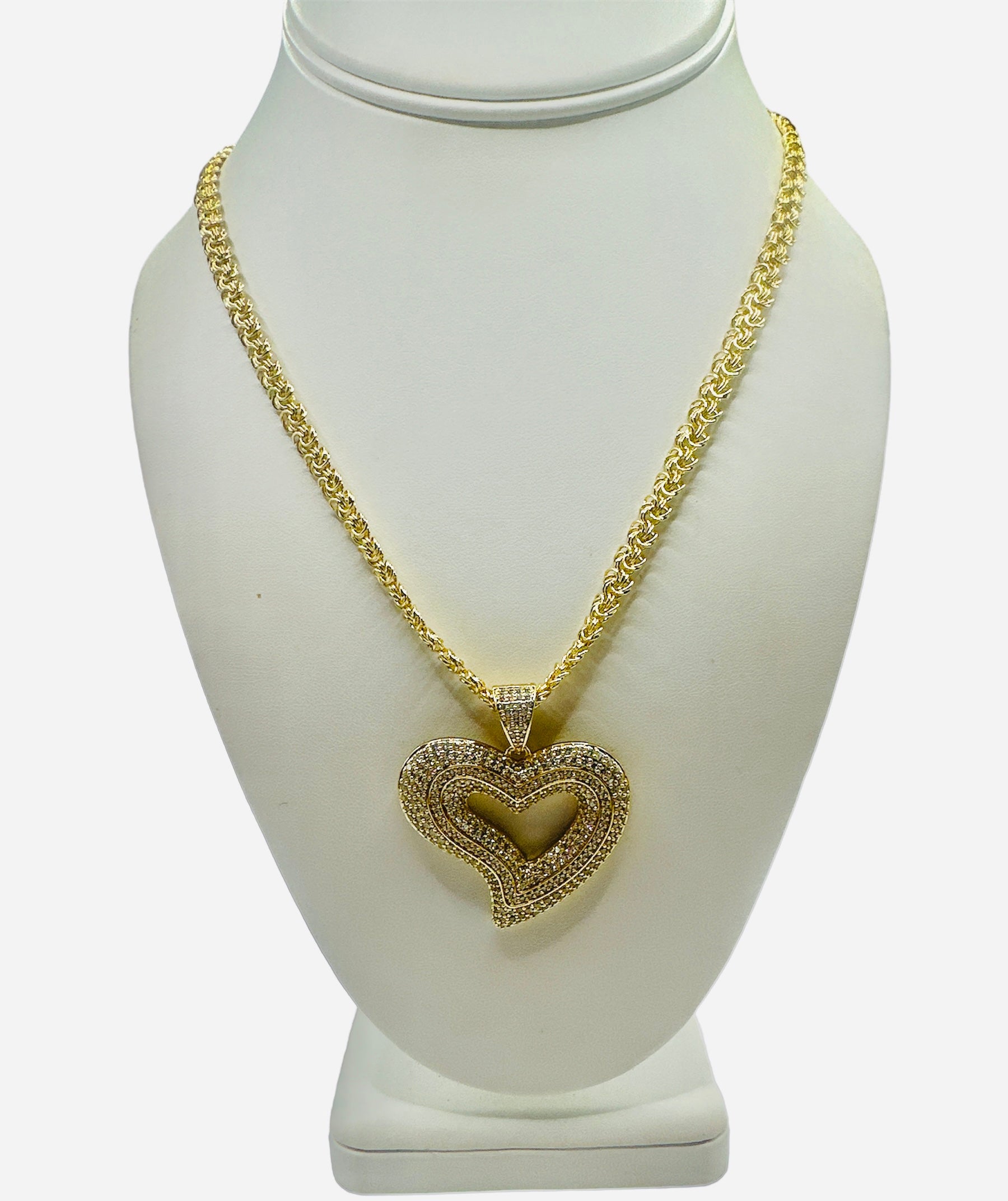Cadena de Nudos con corazón Abierto
