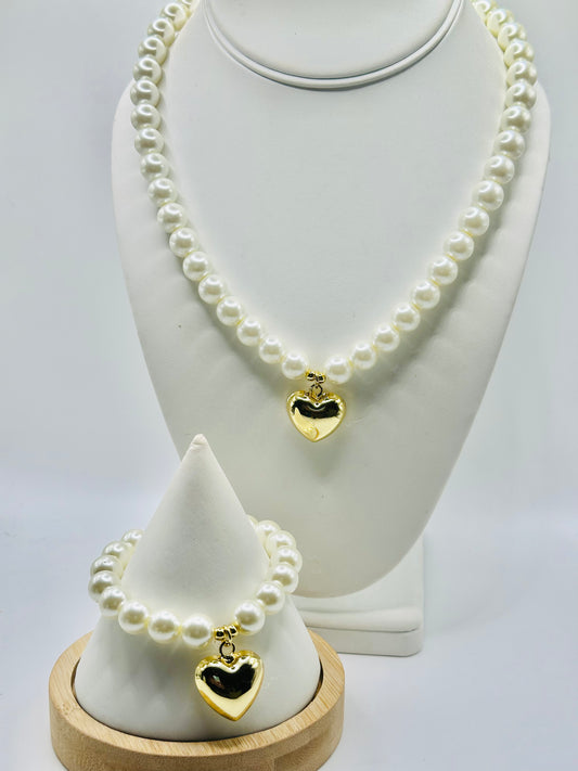 Gargantilla de perlar con corazón y brazalete