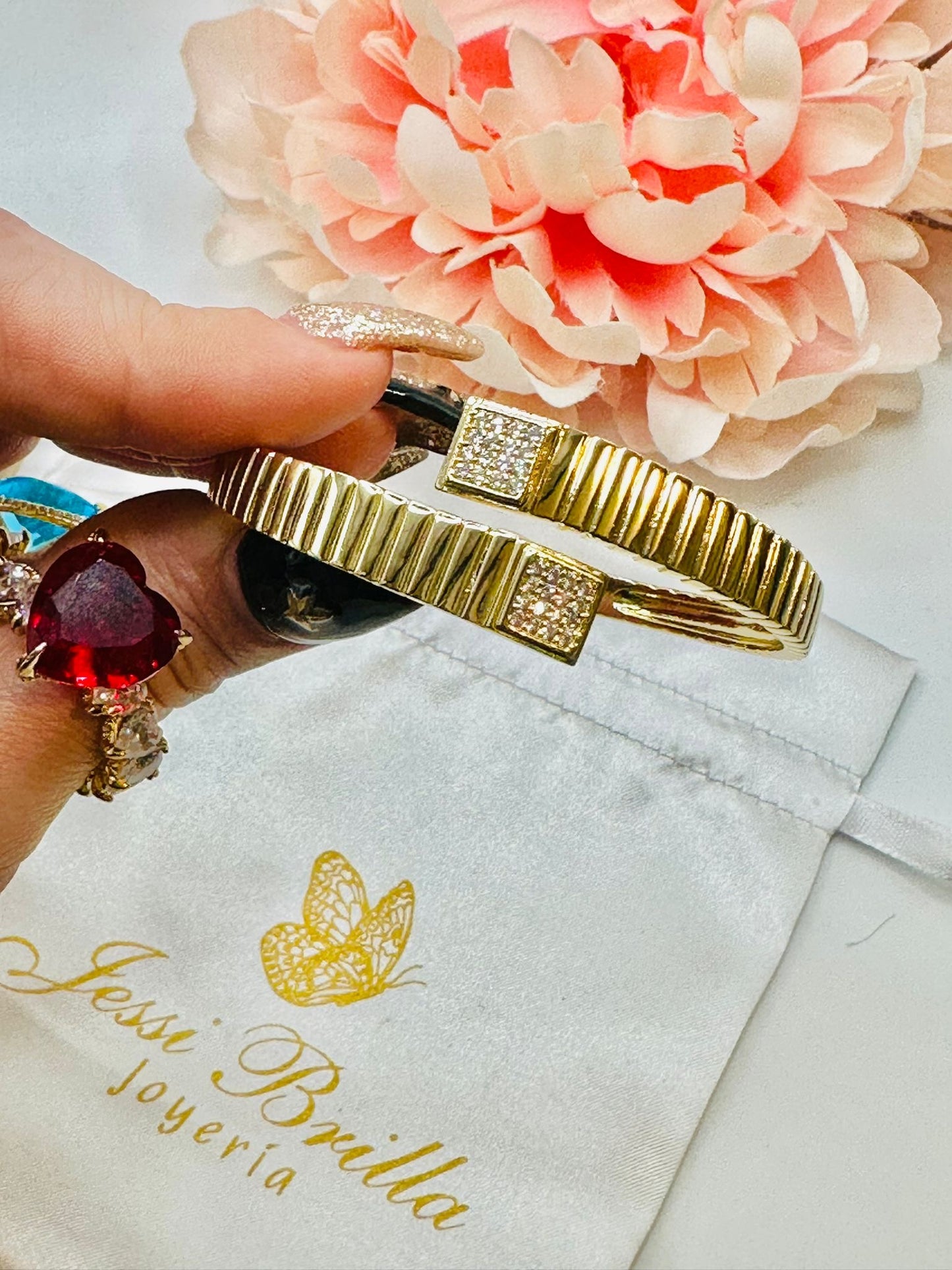 Brazalete cruzado