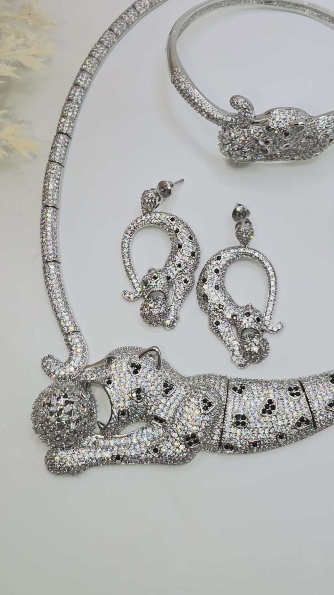 Pantera Silver Cati en vidrio real -Size 18inch anillo 7inch