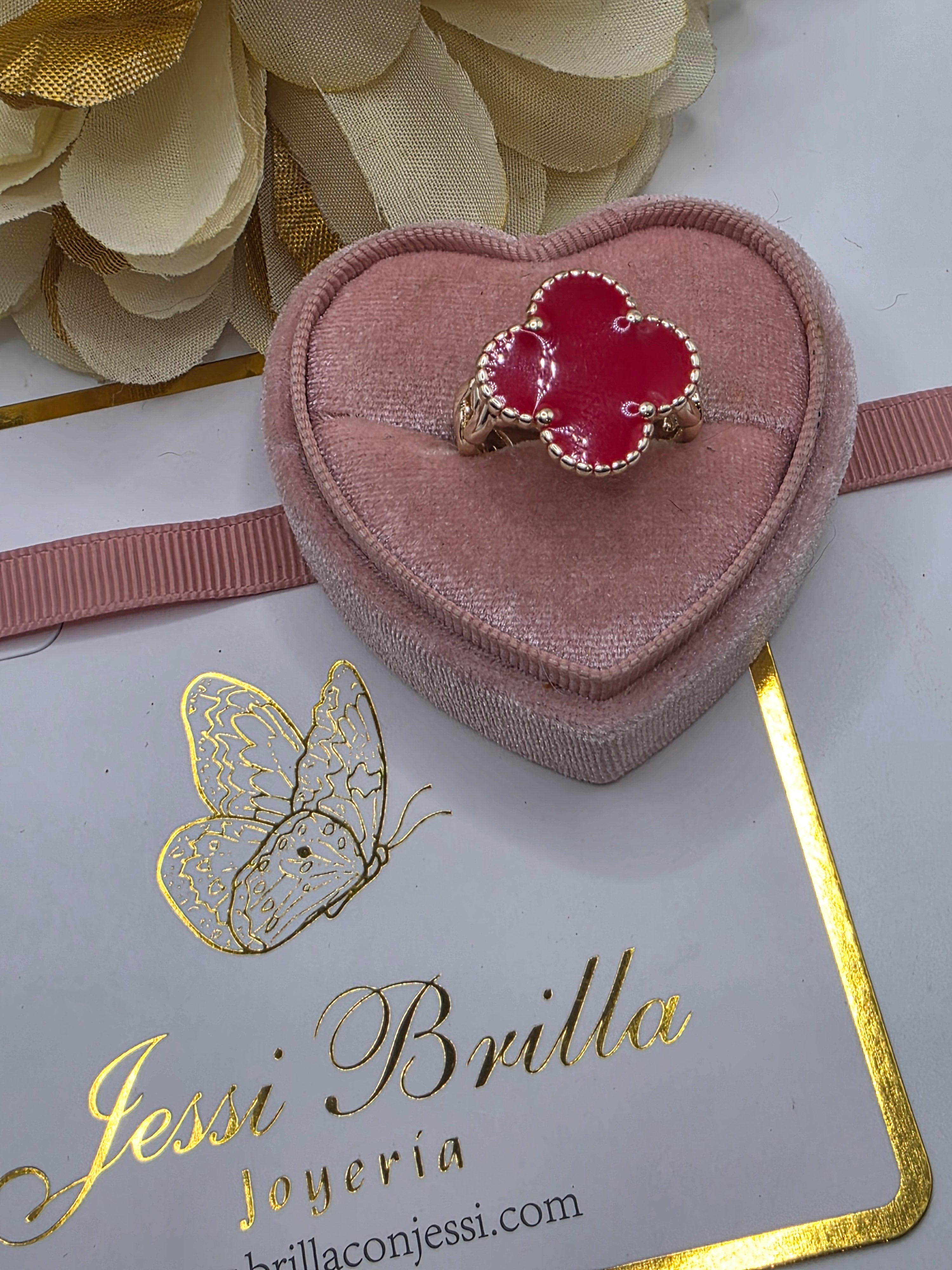 Anillo de Trébol Rojo