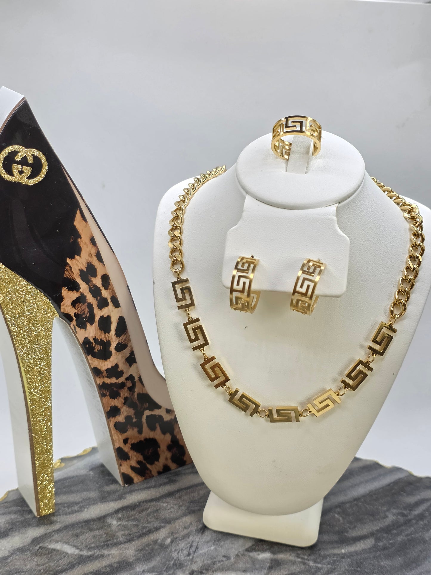 Set Fendy de Acero en laminado de oro 18k Alta calidad