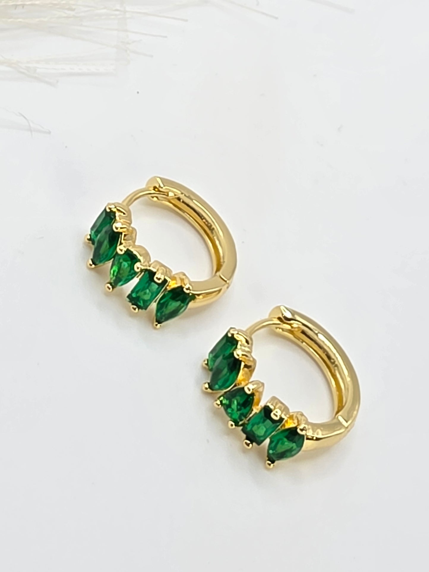 Argollas circonia verde pequeñas