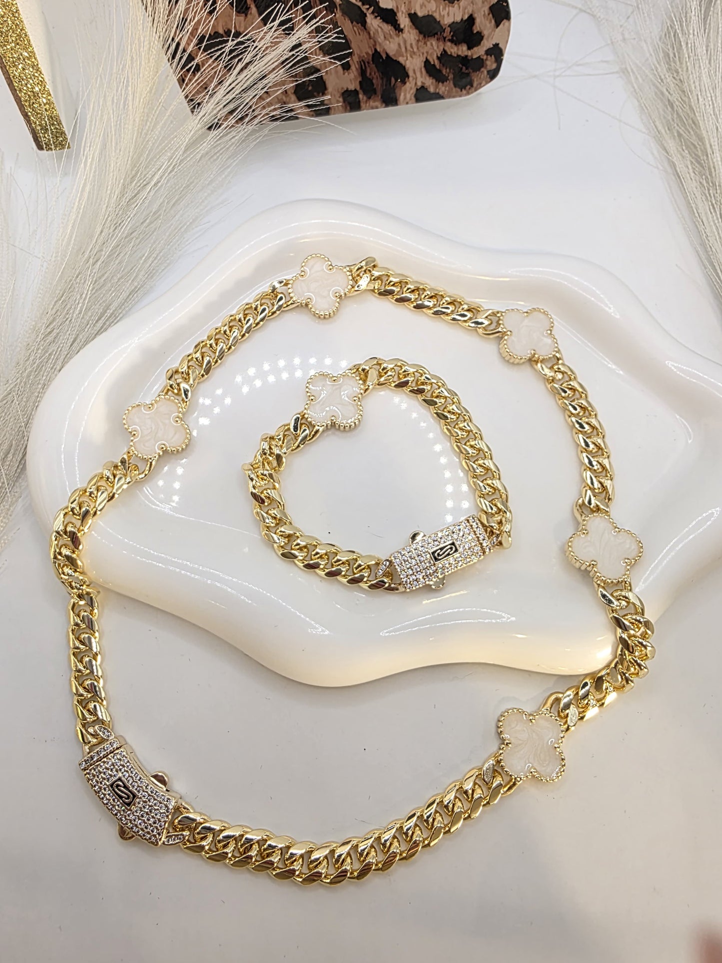 Set de Trebol Blanco aperlado