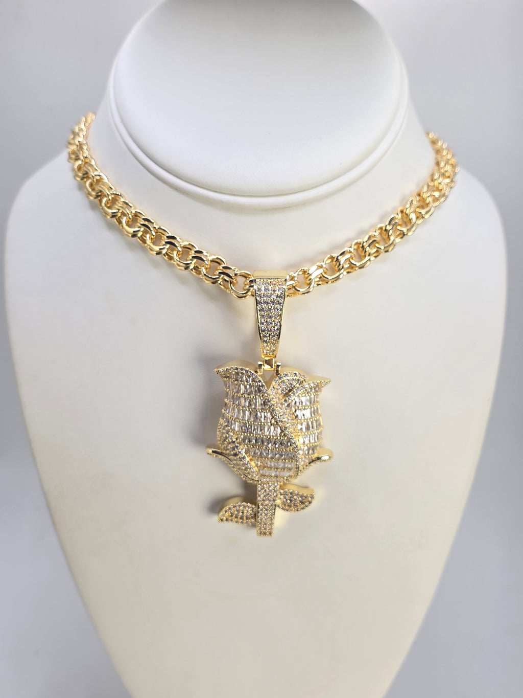 18-inch Spanish woven chain with faceted Rose glass