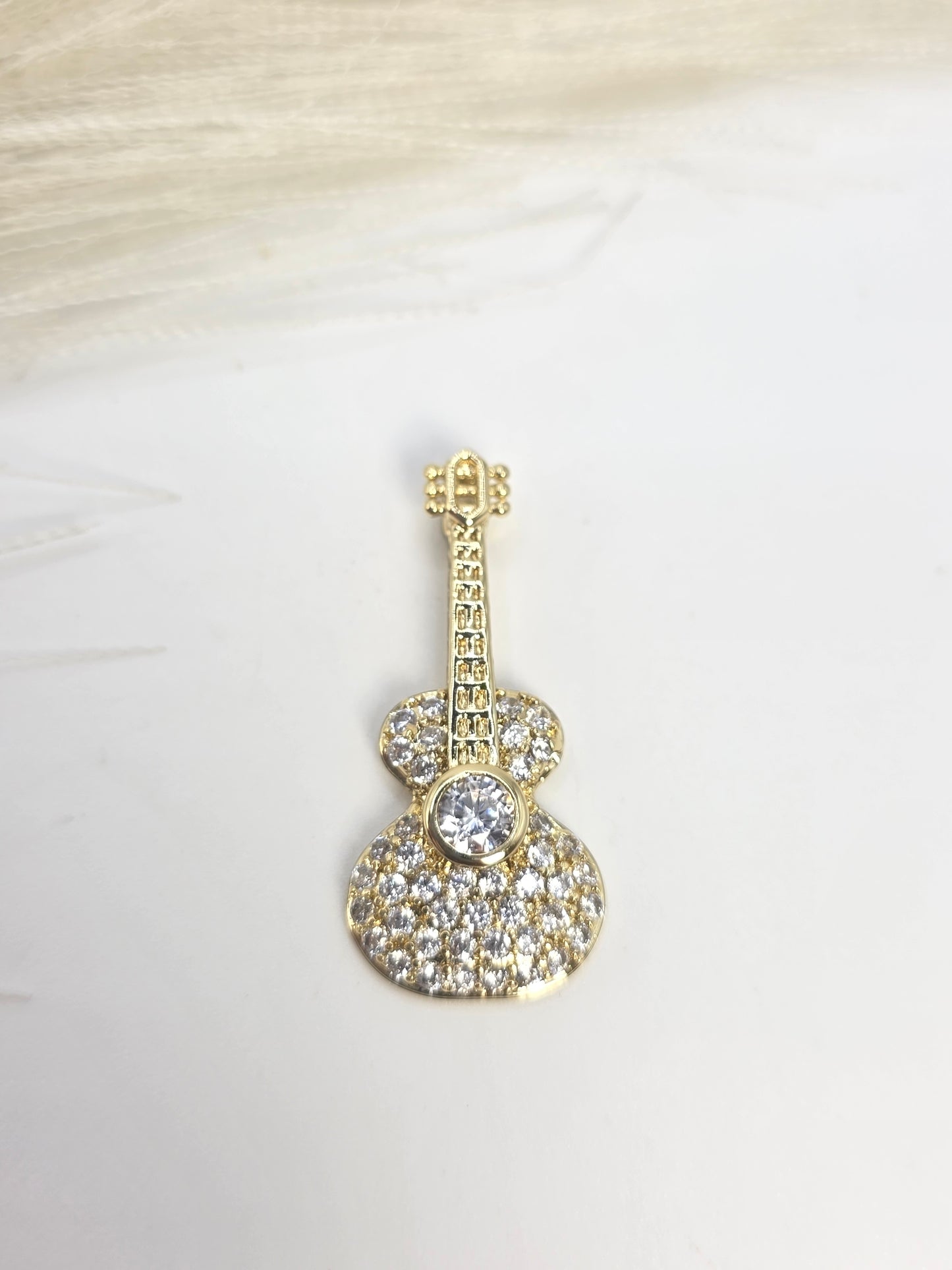 Small Guitar Pendant 10mm