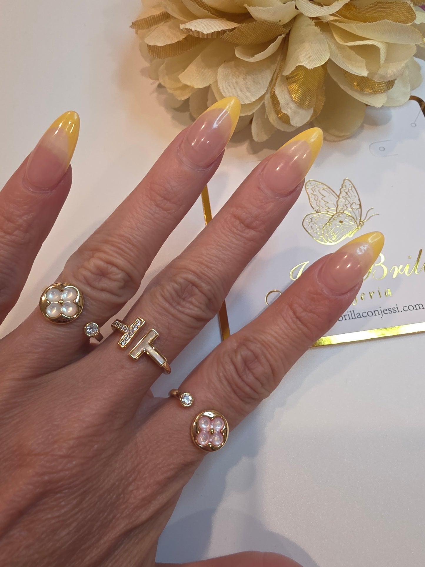 Anillo Trebol LV Blanco ajustable