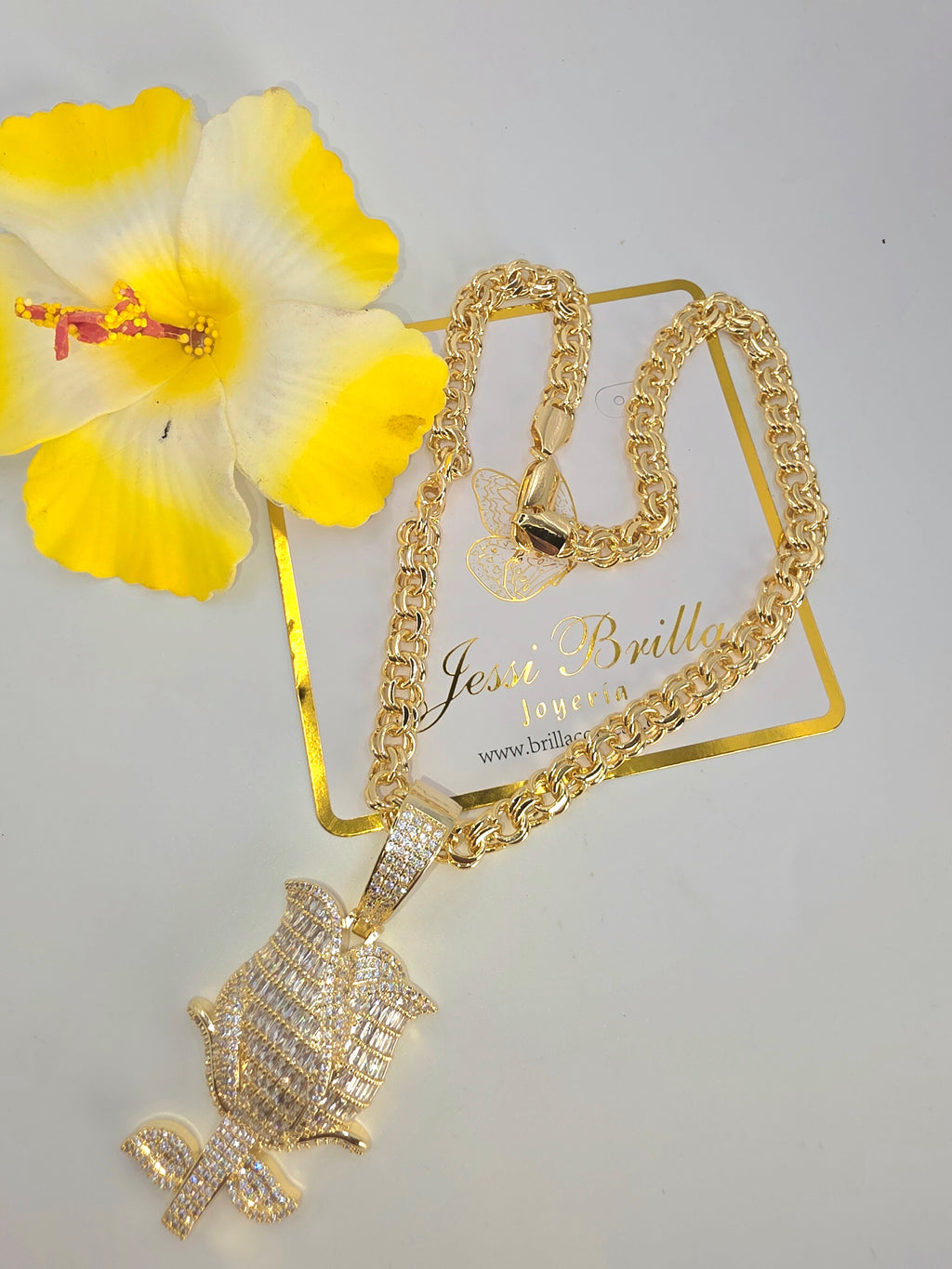 18-inch Spanish woven chain with faceted Rose glass