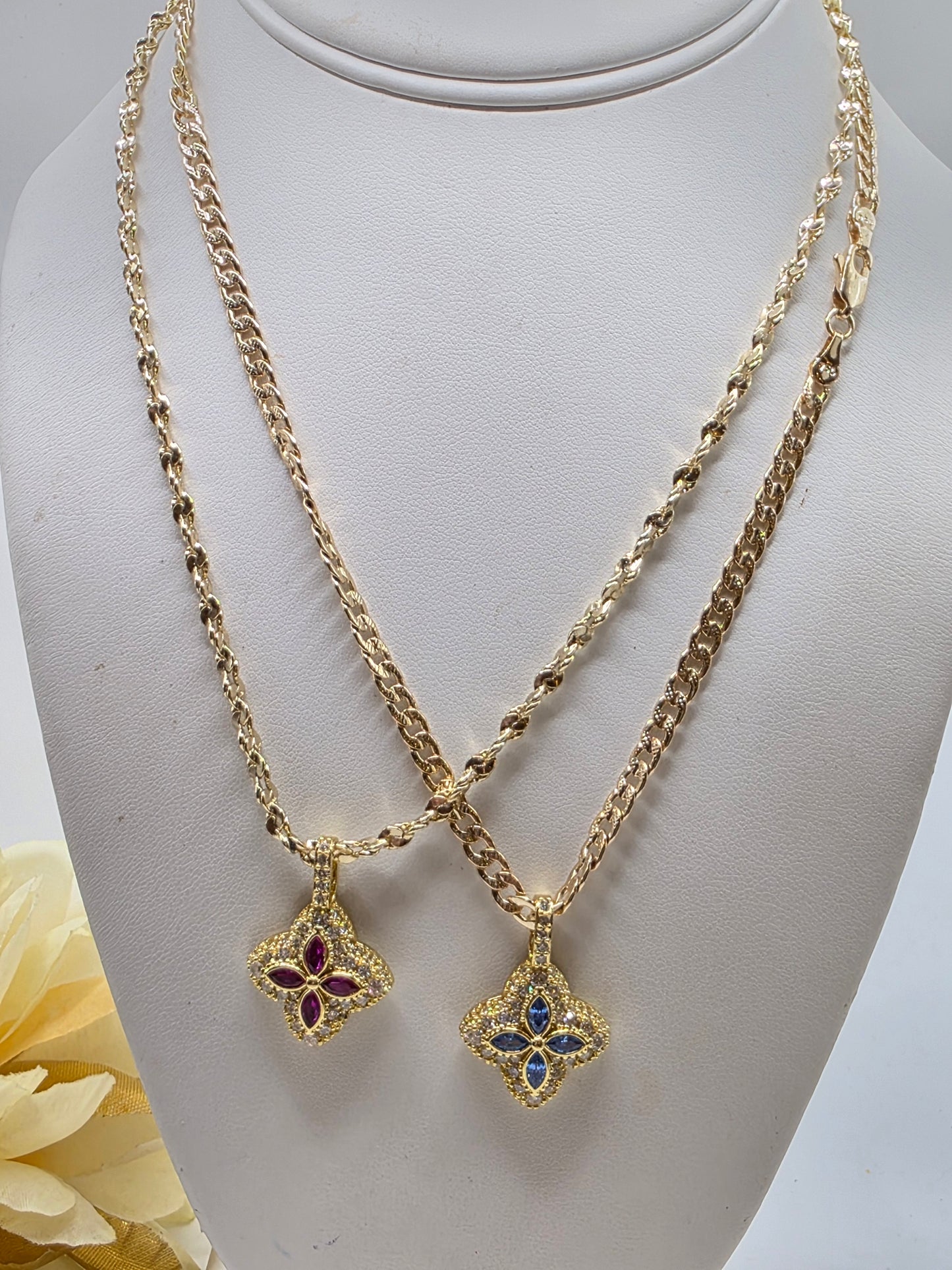 Cadena con Trebol de Vidrio Size 18inch