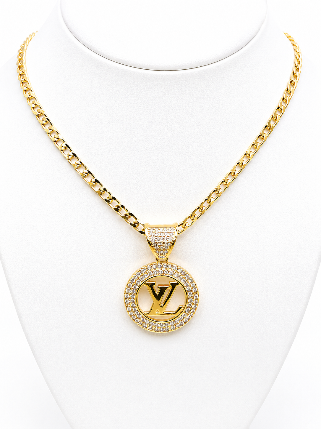 Necklace with LV pendant in glass, size 18 inches