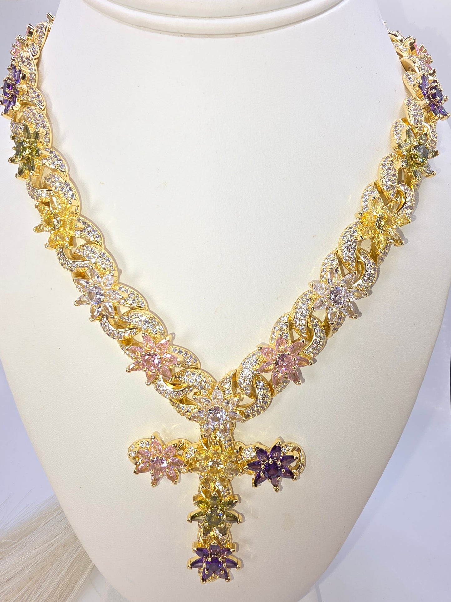 Gargantilla de Mujer 18inch Vidrio real 5A con cruz de colores ostentoso