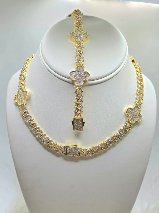 Clover chain in Monaco diamond-cut in real glass