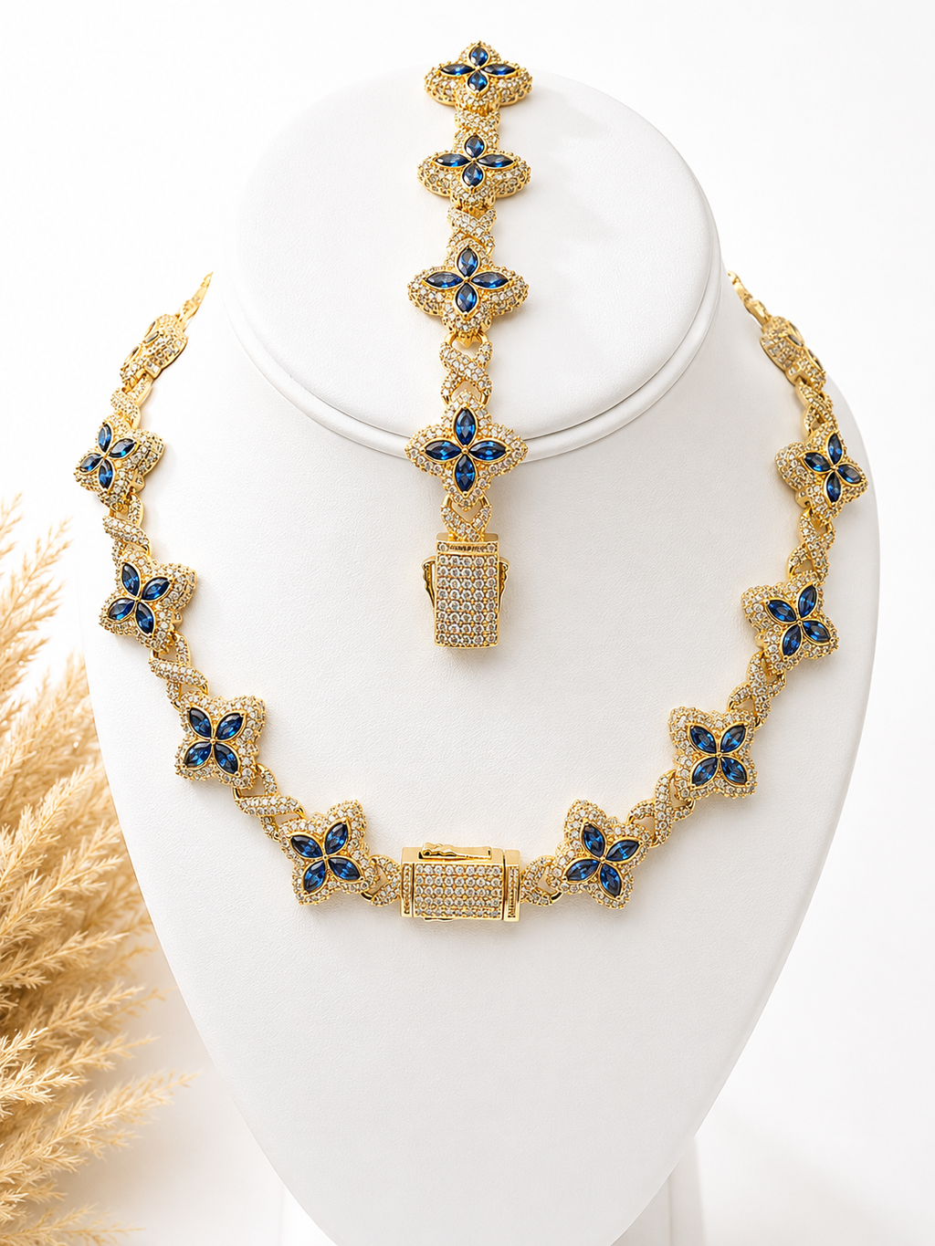 Gargantilla Flor Lv Brillando tu cuello en Azul Cielo