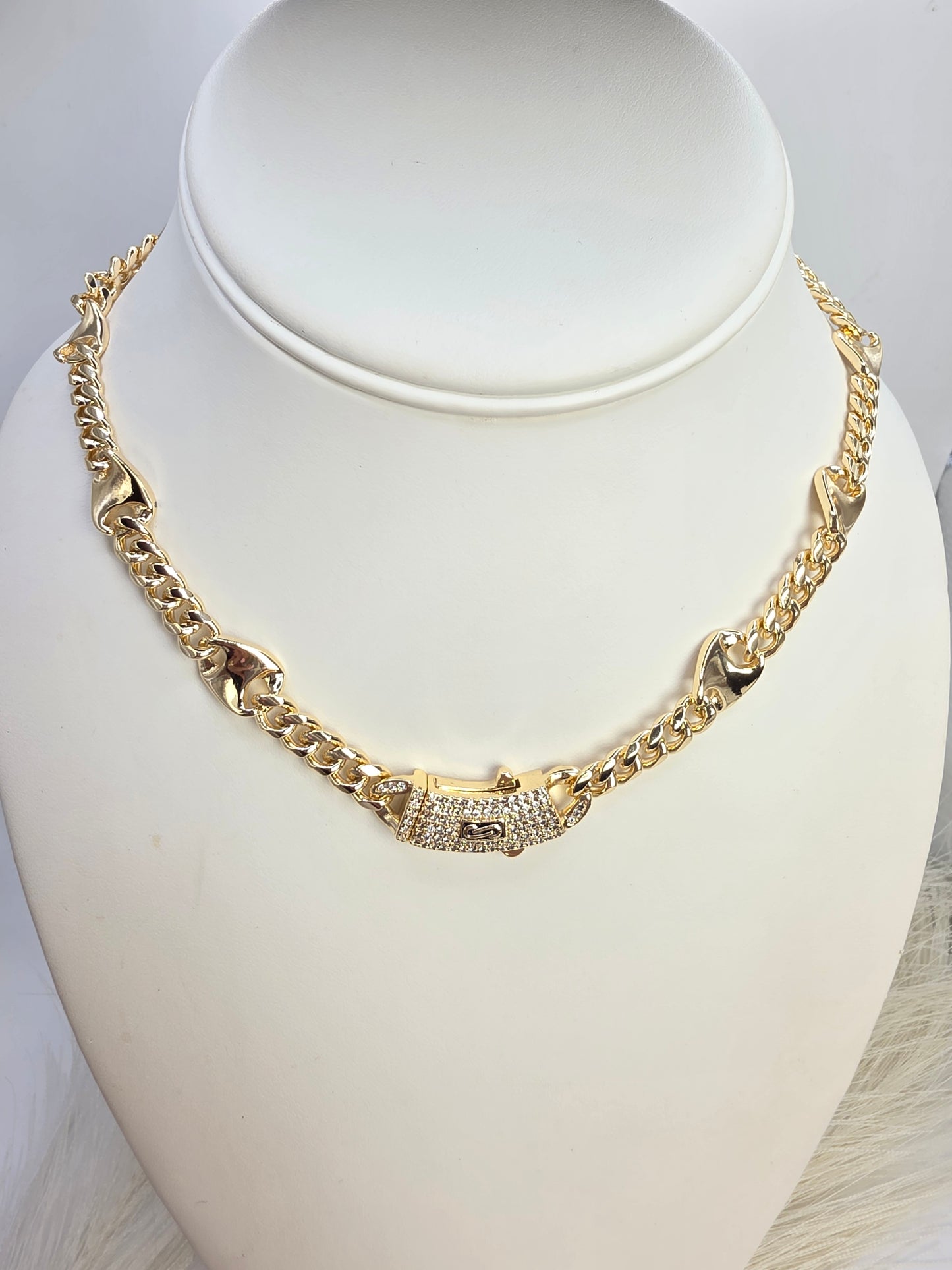 Monaco chain with Guchi on 16imch