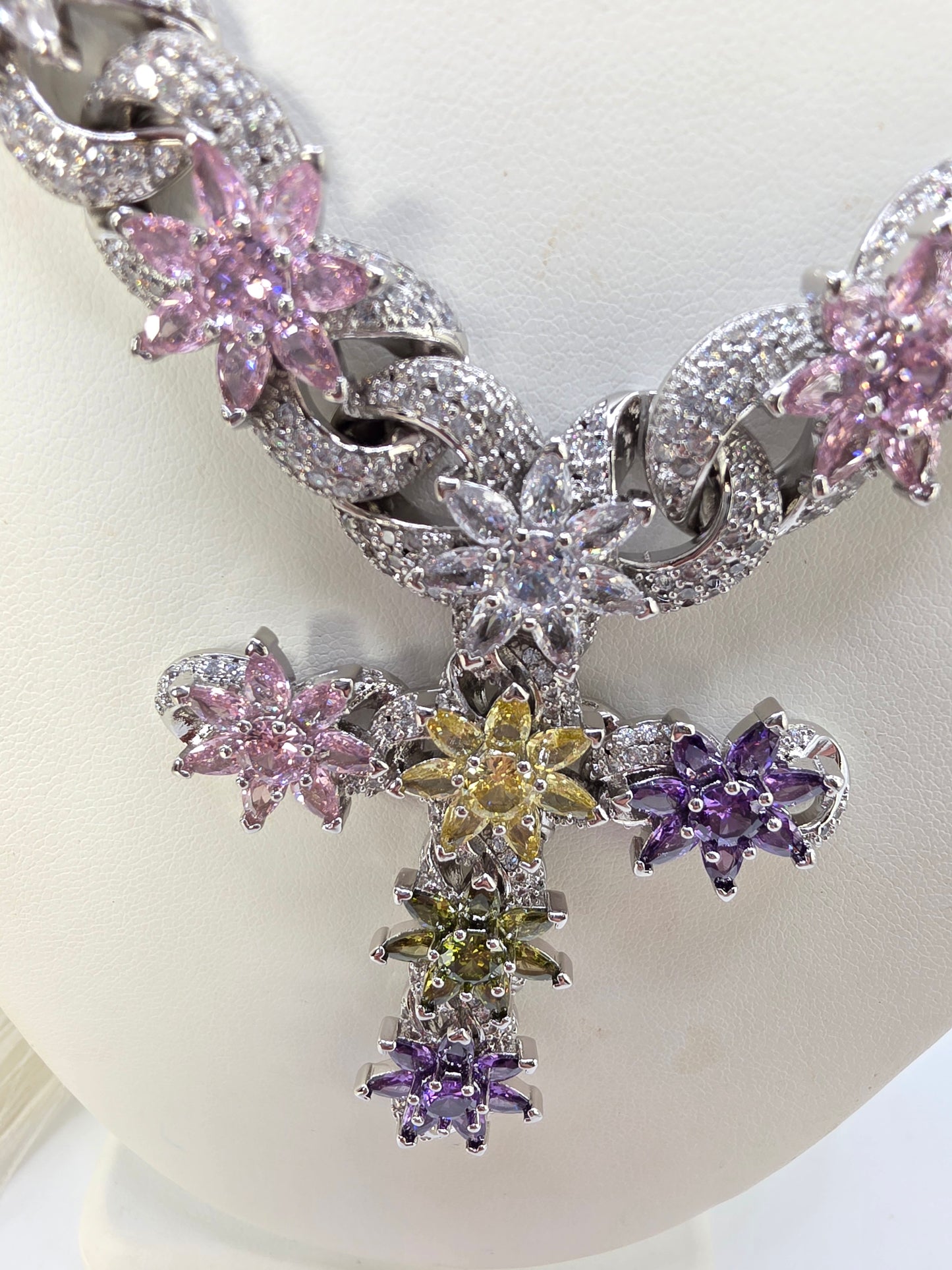 Gargantilla de Mujer 18inch Vidrio real 5A con cruz de colores ostentoso