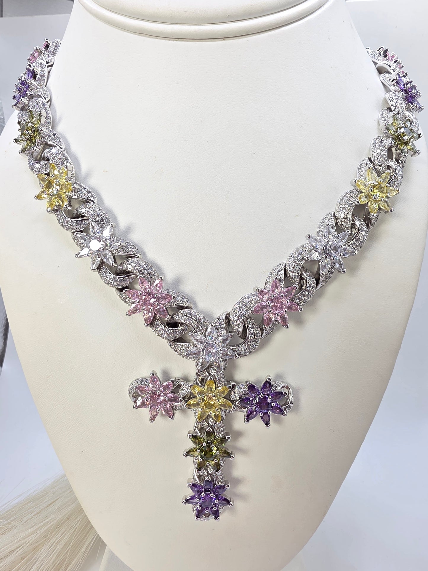 Gargantilla de Mujer 18inch Vidrio real 5A con cruz de colores ostentoso