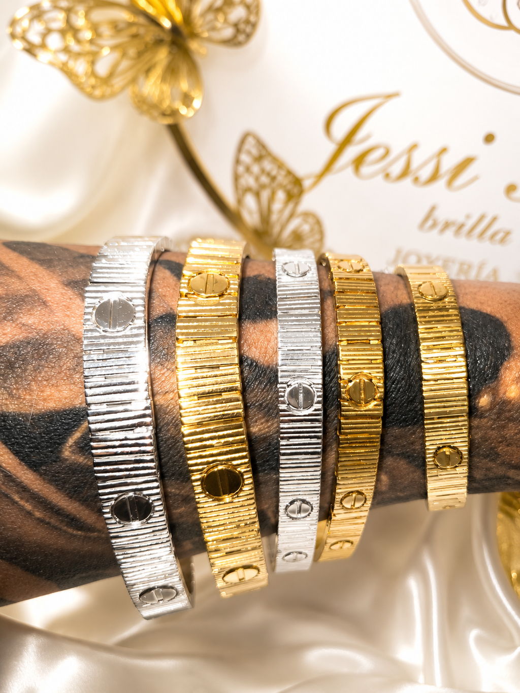Brazaltes de diseñador disponibles en silver y oro