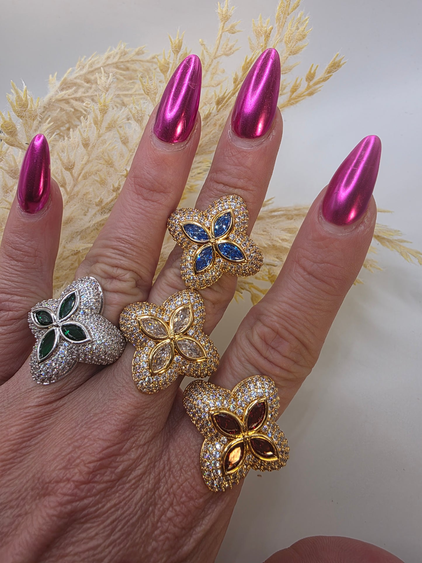 Anillos Vidrio de Flor de LV