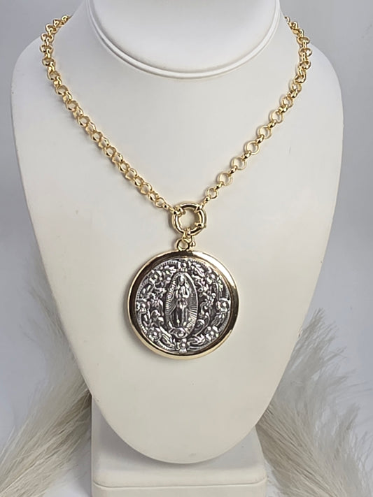 22inch chain with Plaque de la Virgen
