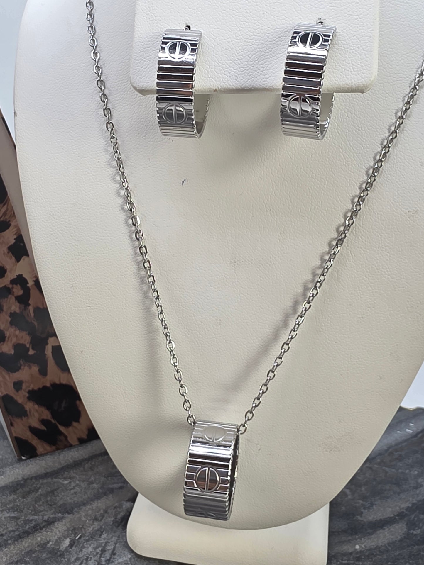 Set de Tendencia modelo Cati anillo size 7 Gold y Silver