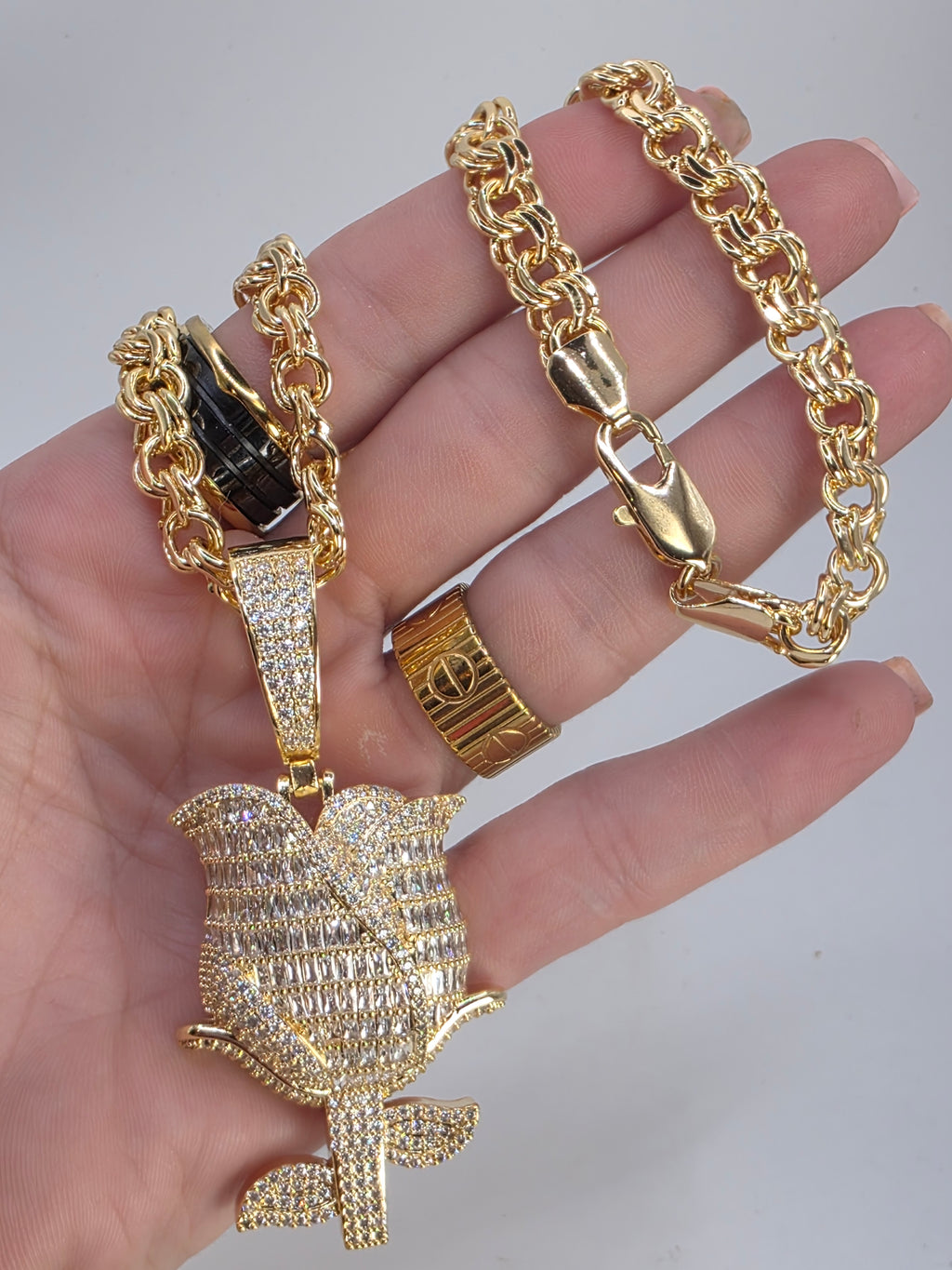 18-inch Spanish woven chain with faceted Rose glass